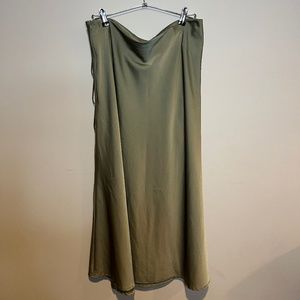 Green midi skirt
